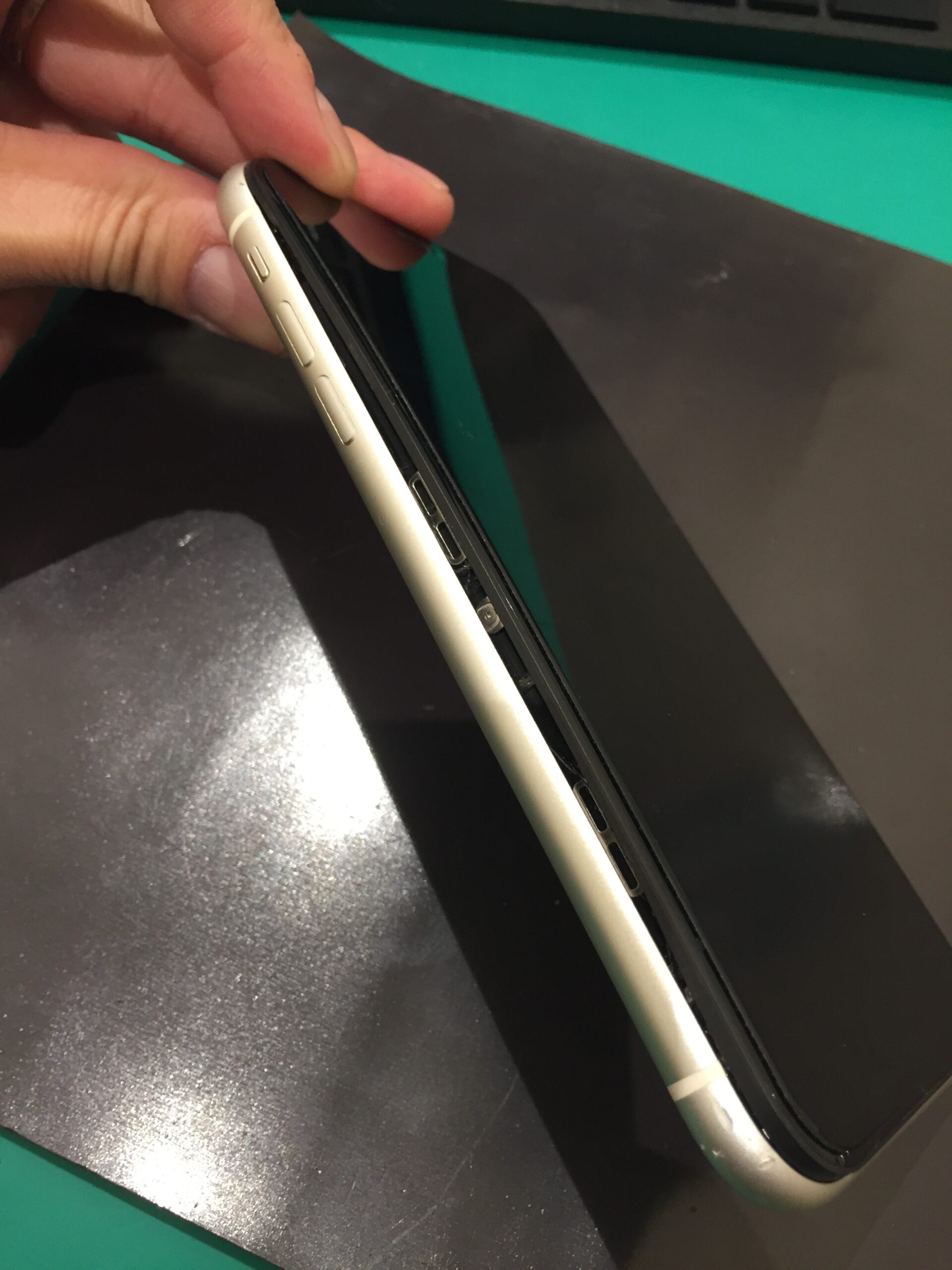 iPhone 11 ミントグリーン(内部バッテリー不良、液晶浮きあり) iPhone 11 ミントグリーン(内部バッテリー不良、液晶浮きあり