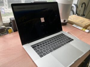 MacBookPro15inch2018　了1