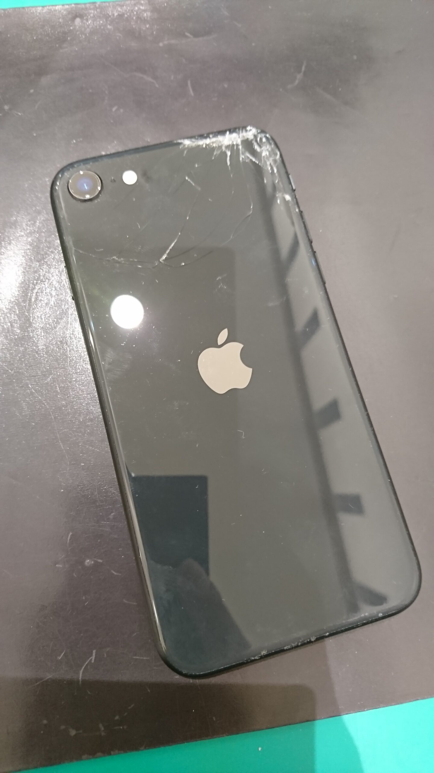 iPhone 7 ブラック 128GB ひび割れあり iPhone7/128GB/ブラック 本体 ひび割れあり iPhone 7 Black 128 GB