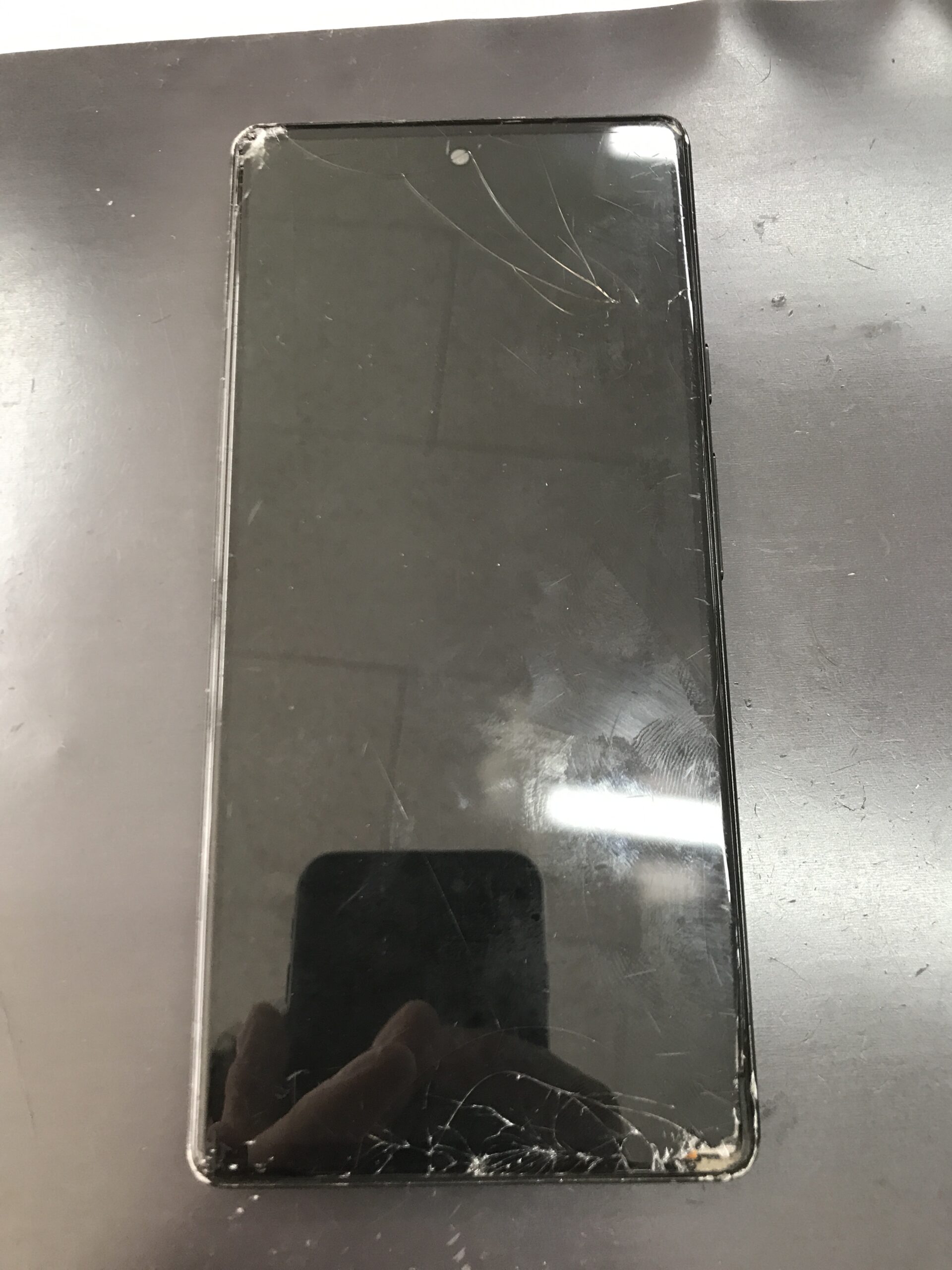 Pixel6】落としてしまい画面が割れてしまった…データはそのままで修理