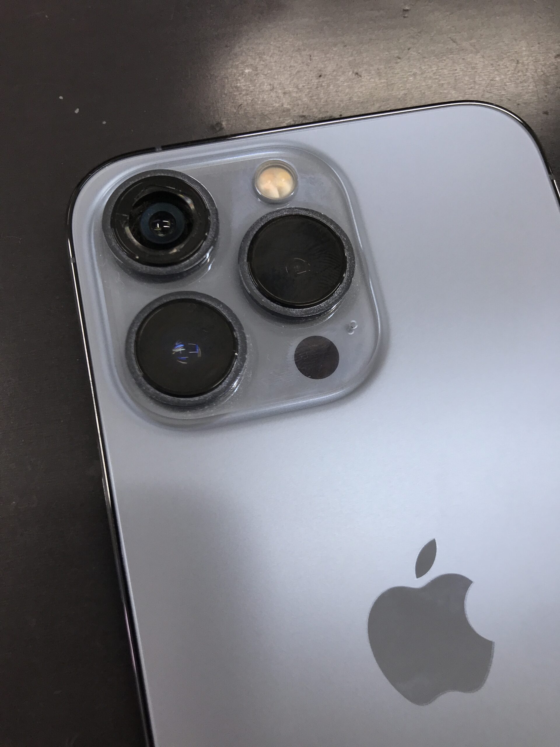 iPhone13Pro 望遠レンズ割れ iPhone13Pro カメラレンズ割れ、カメラのピントが合わない