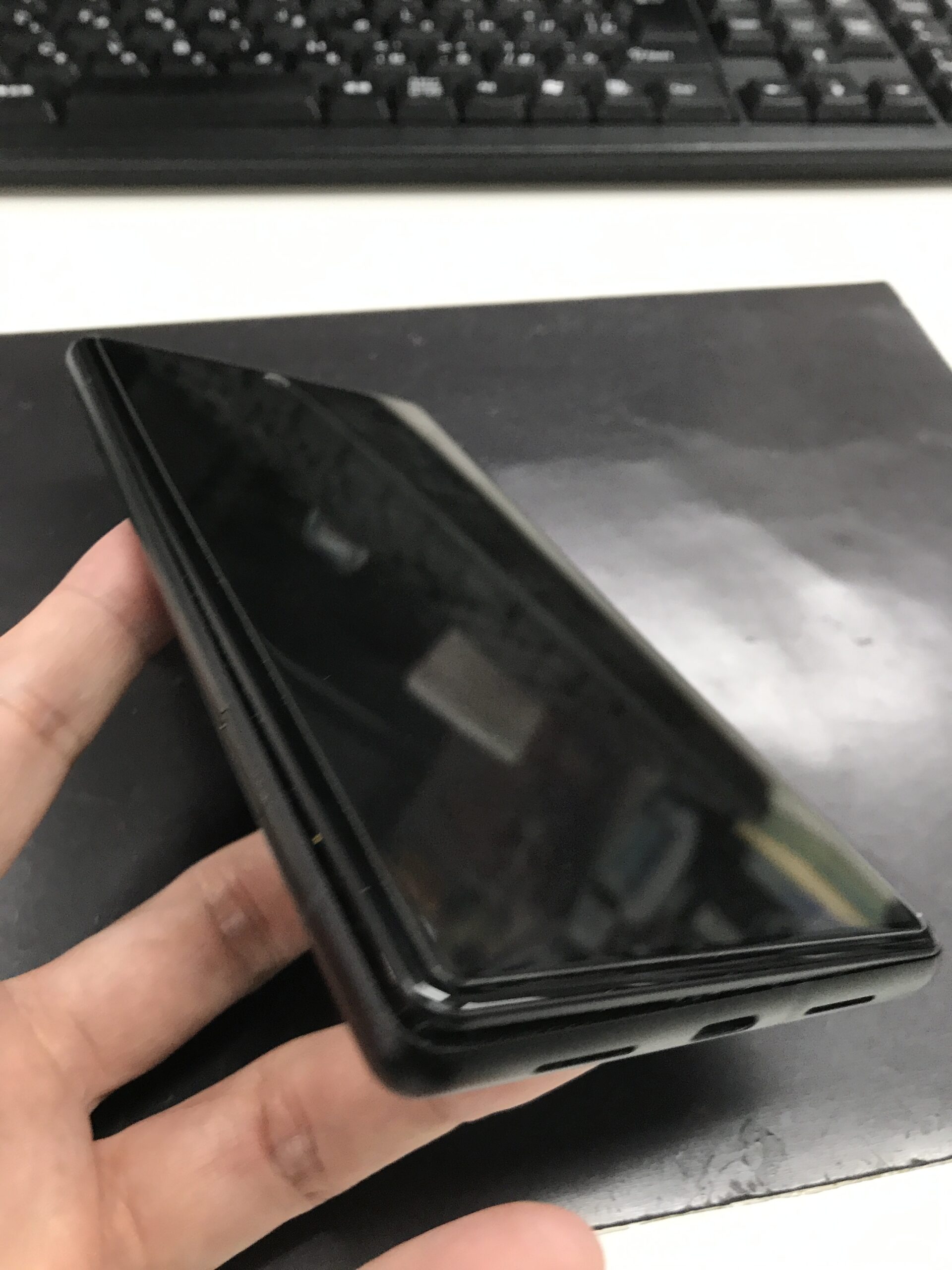 Pixel6】使っていたら突然画面が浮き上がってきた…バッテリー膨張の