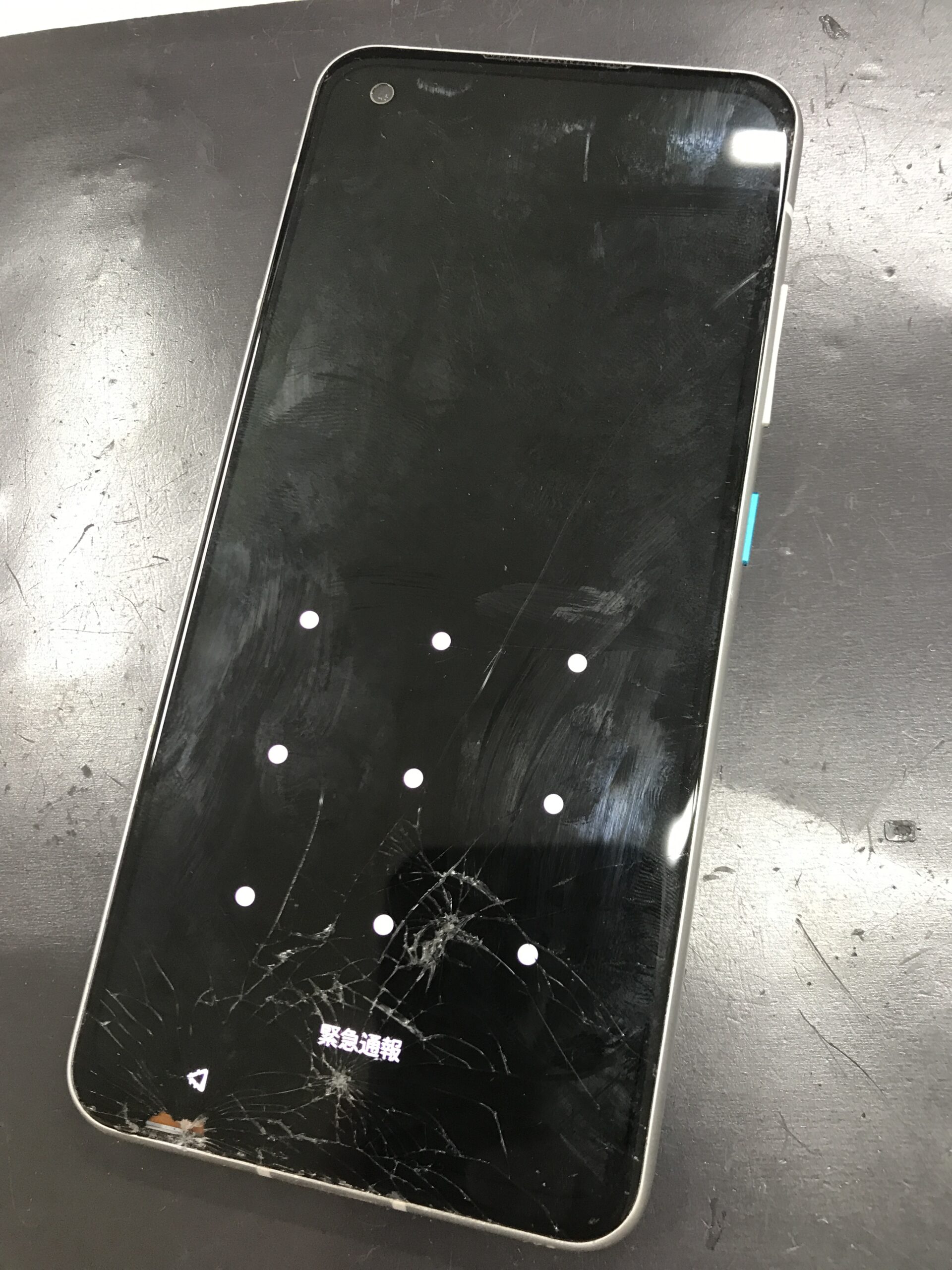 画面が割れてます。 Zenfone8】画面が割れてて修理がしたい…スマホスピタル大阪梅田店なら