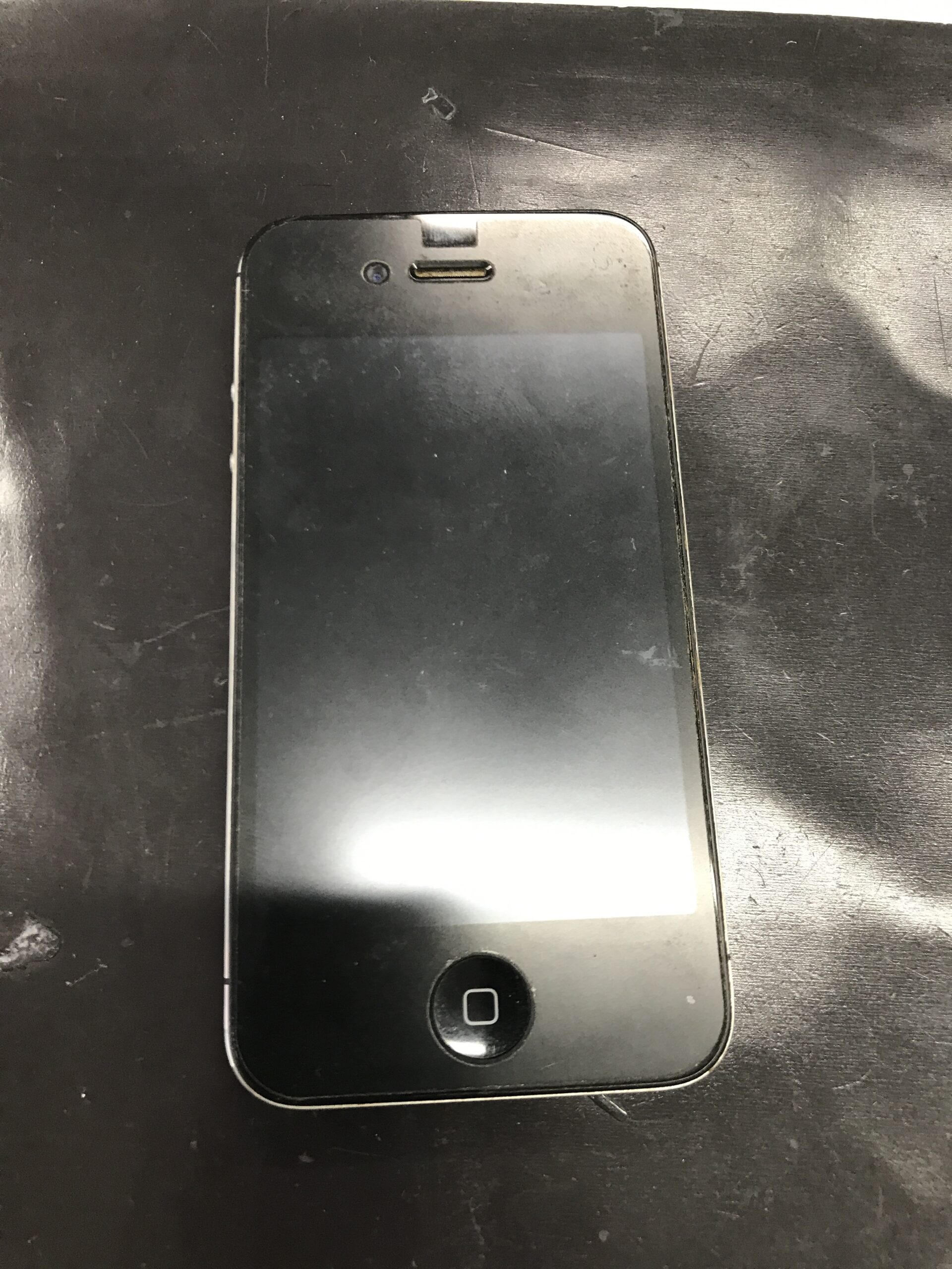 iPhone4s】バッテリー交換修理をさせて頂きました。古いiPhoneでも修理