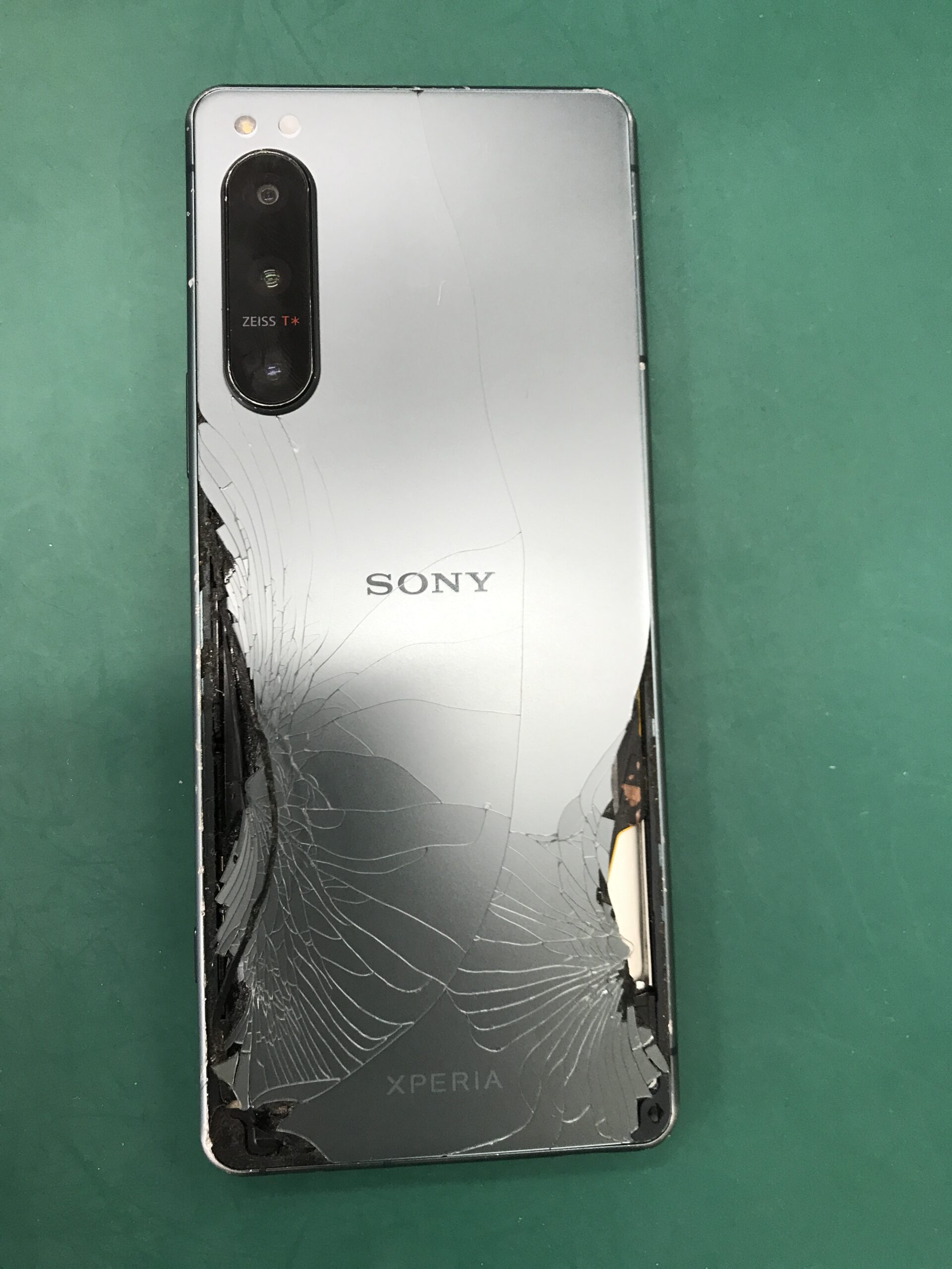 Xperia5Ⅳ】落としてしまいなんと背面パネルが割れてしまった…取り寄せ