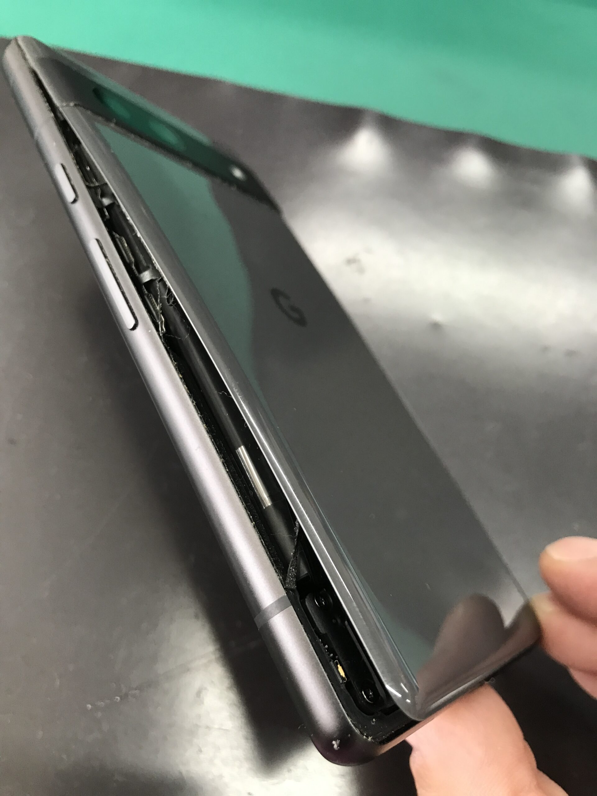 Pixel7a】ある日気が付いたらPixel7aの背面のパネルを本体から