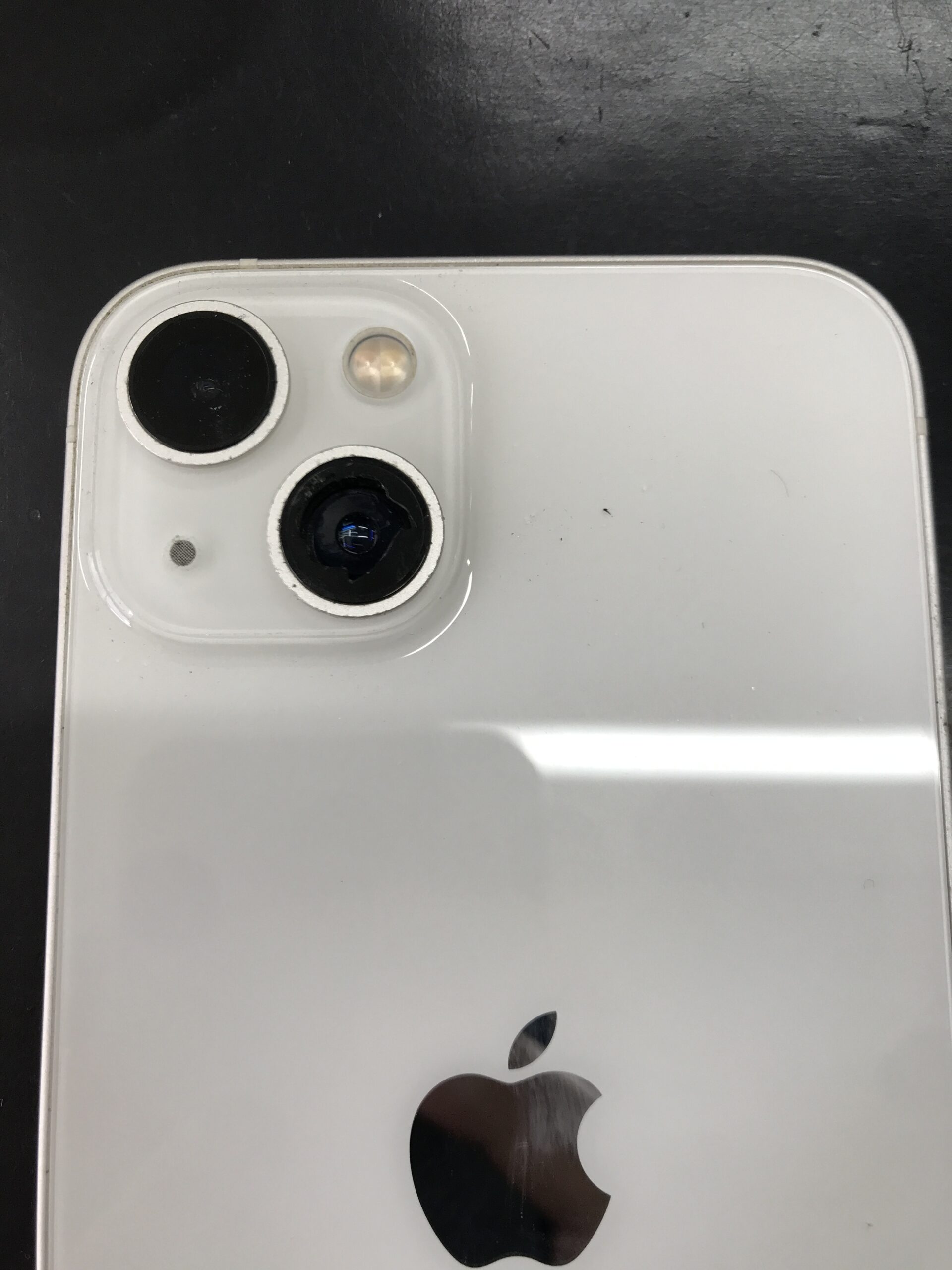 iPhone13mini ホワイト 本体 レンズ割れ iPhone13mini】広角カメラのレンズが割れてしまった…即日修理で