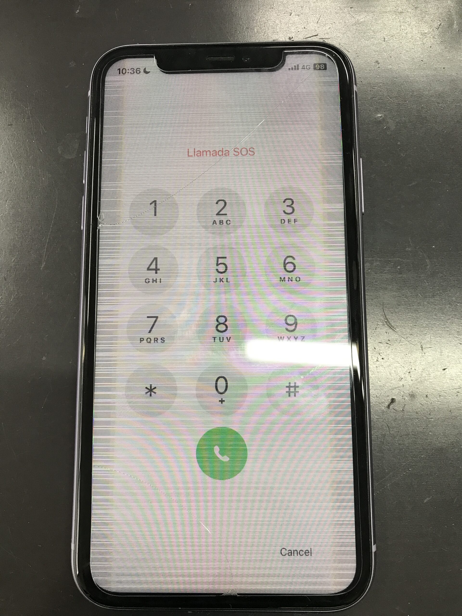 iPhone11】液晶画面がモザイクのようになった…データはそのままで綺麗