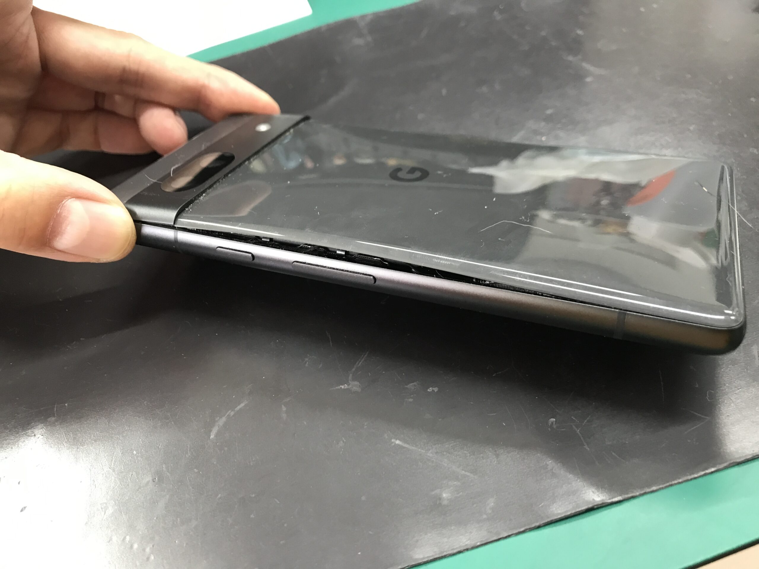 Pixel7a】バッテリーが膨張して背面のパネルが浮き上がってきた…即日