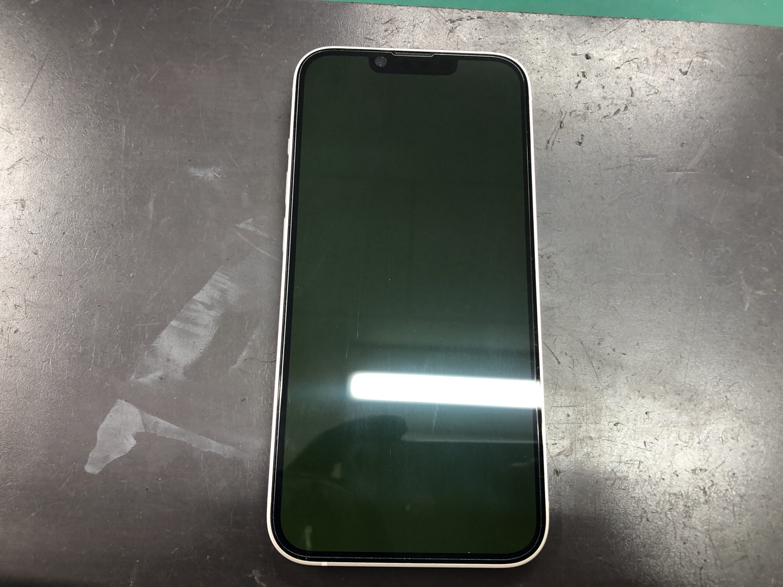 iPhone14】落下で画面が緑色に！何も映らない状態でもデータそのまま
