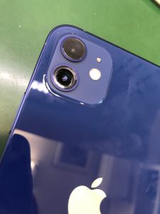 買ったばかりのiPhone12カメラレンズが割れてしまった！そんな時はスマホスピタル渋谷へ！ | スマホスピタル渋谷店の修理速報