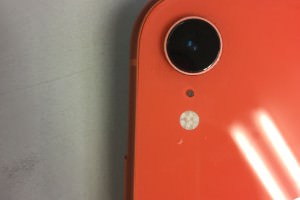 外カメラと懐中電灯が使用できない故障！iPhoneXRバックカメラ交換修理