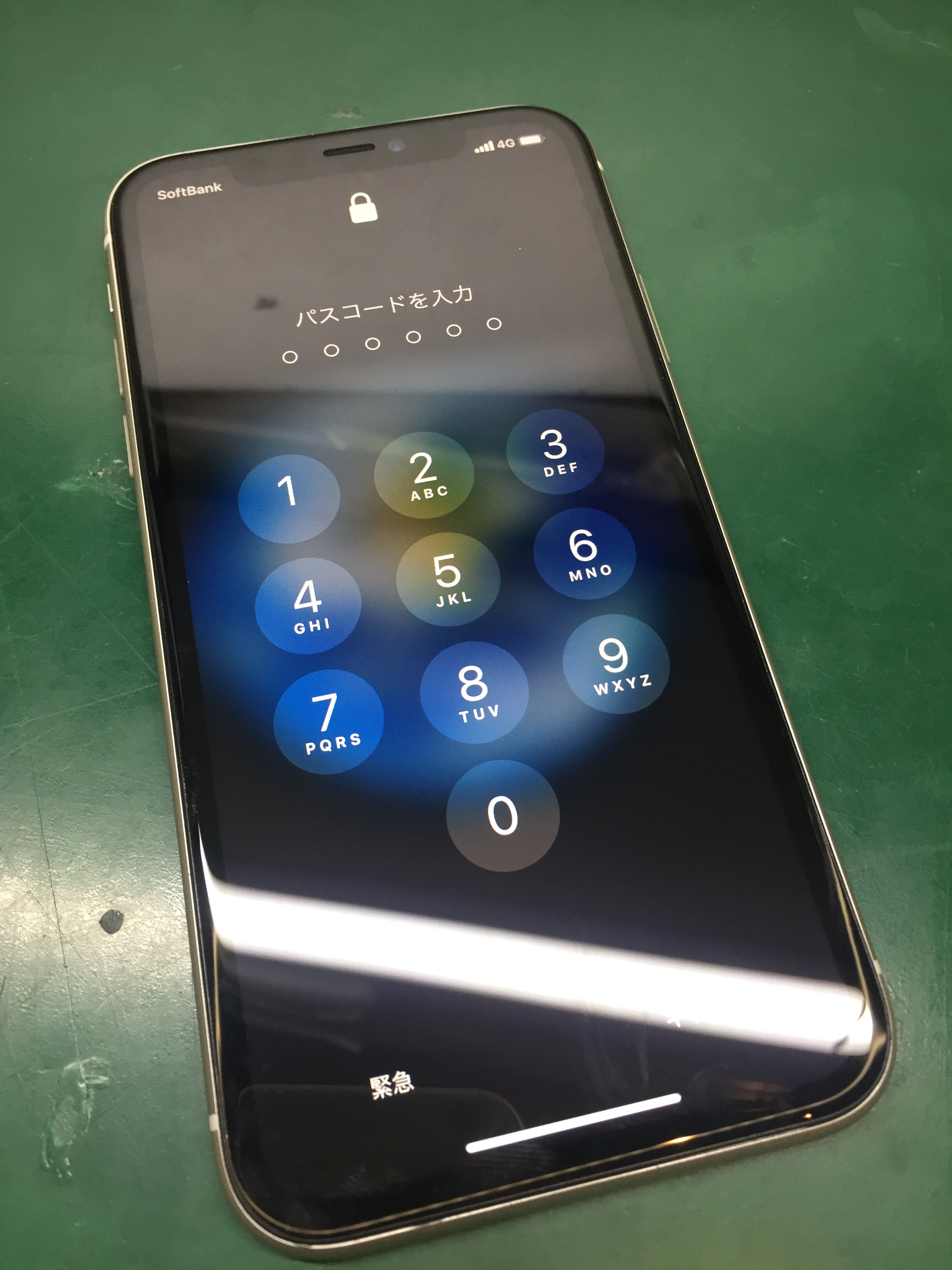 液晶が大きいスマホは割れやすい 着信やバイブは反応するのに画面が映らない Iphonexr画面修理 スマホスピタル池袋