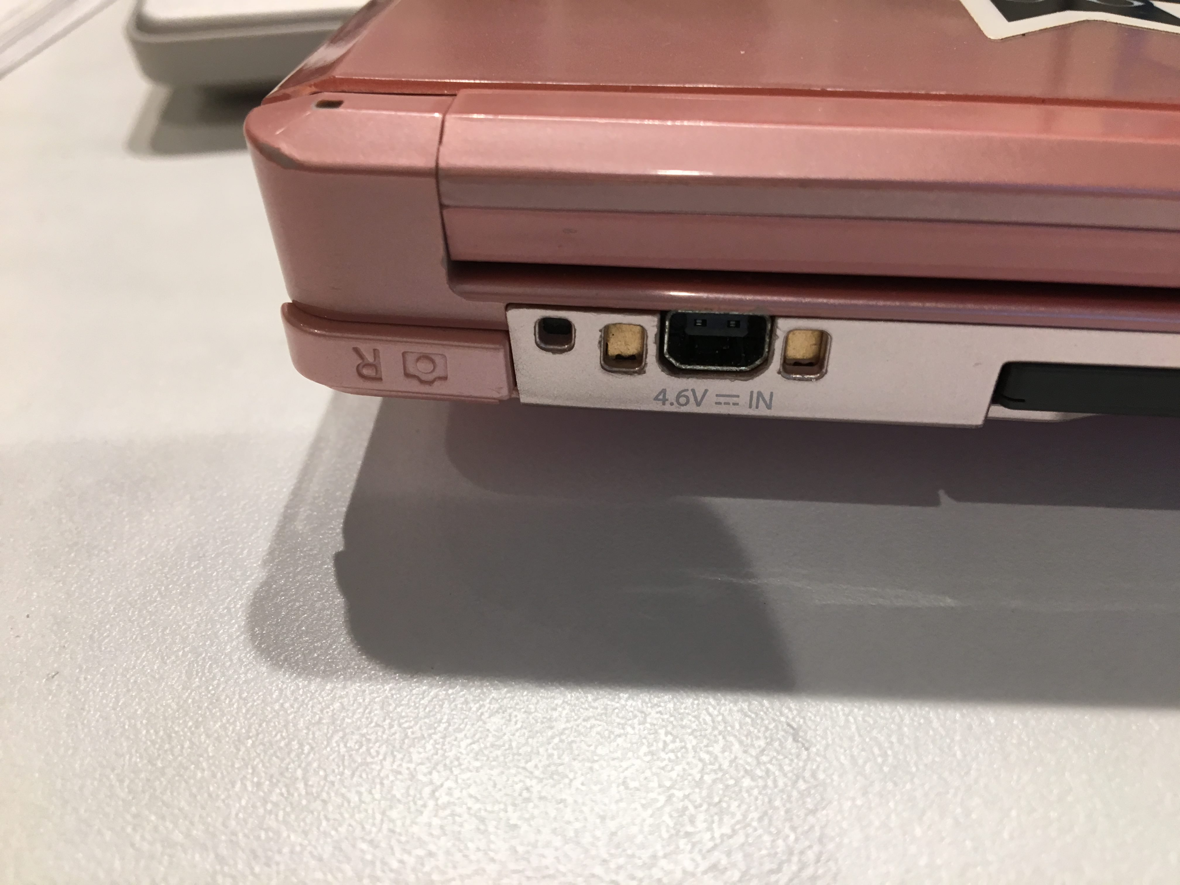 Nintendo Switchが買えないから３dsでお茶を濁そう と思ったら３dsが動かない 原因は充電口 ３ds充電口修理 スマホスピタル池袋