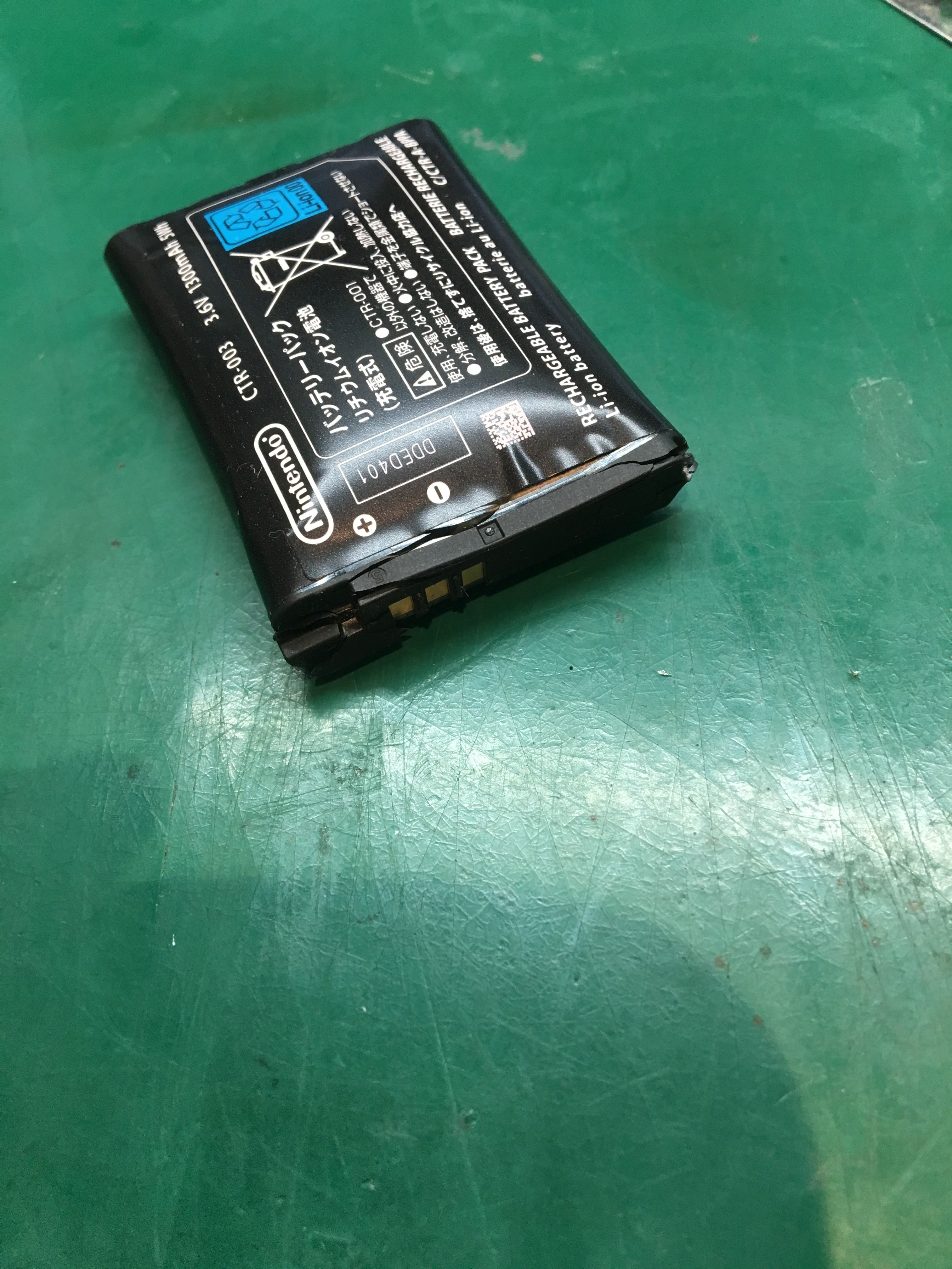 古いゲームを引っ張り出して使おうとしたら 携帯ゲーム機はこれがこわい ３dsバッテリー膨張 スマホスピタル池袋