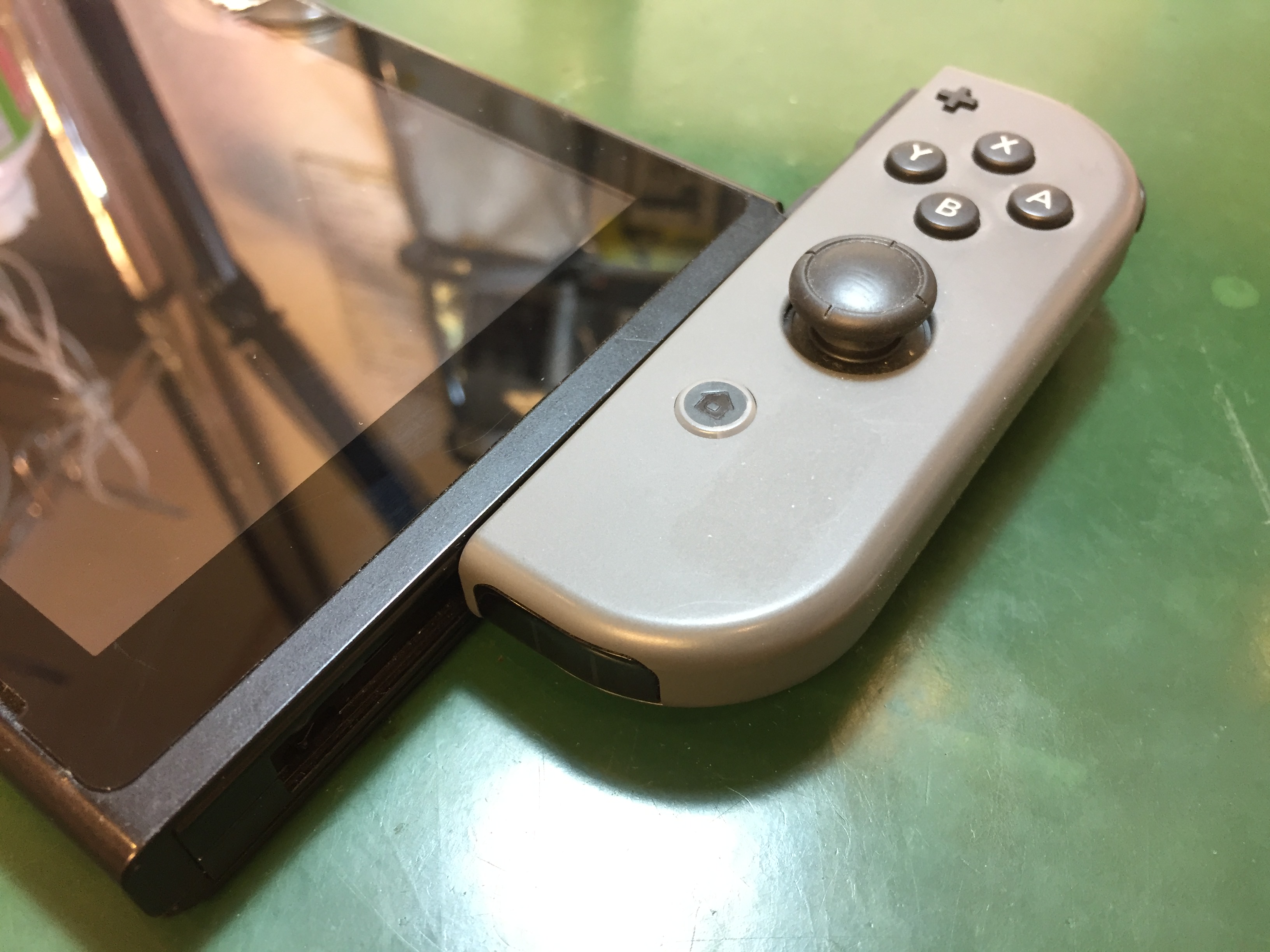 ゲーム中 時々ジョイコンの接続が途絶える Switchスライドレール交換修理 スマホスピタル池袋