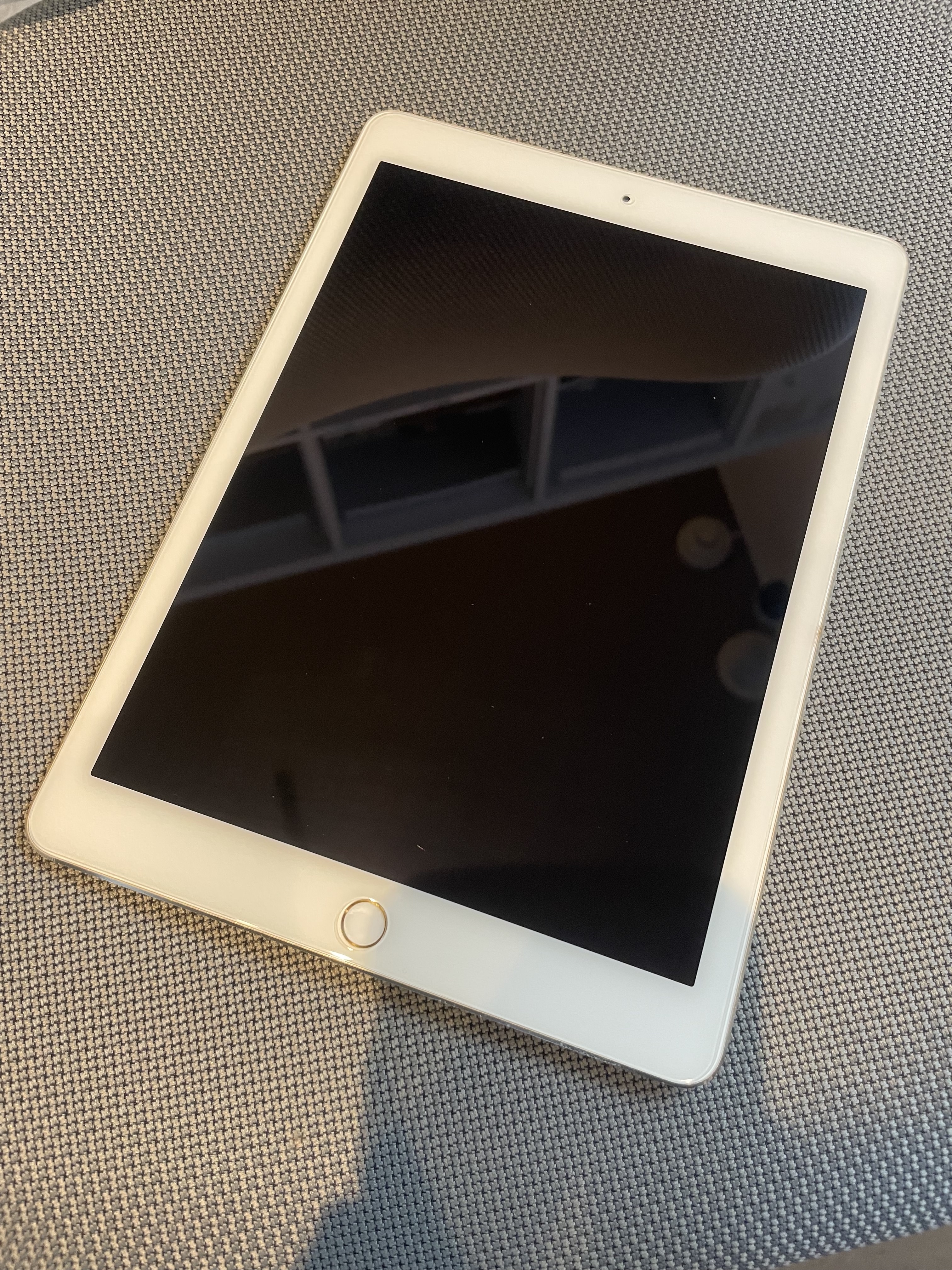 iPad Air2  2台！！バッテリーの交換時期だと思います！