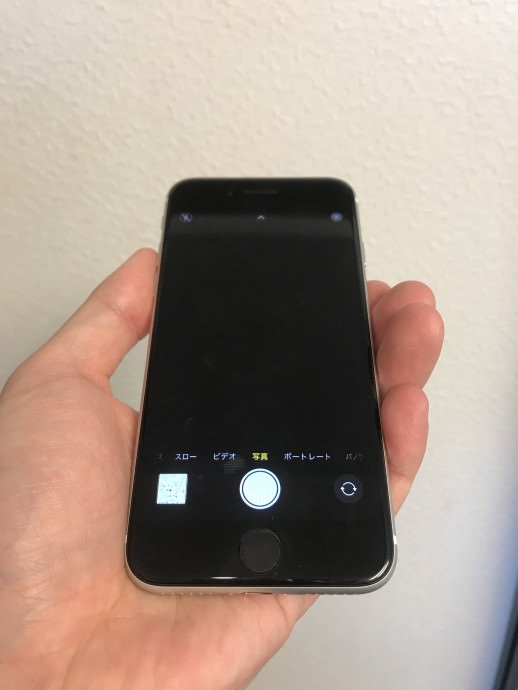 iPhone SE2 カメラが映りません。