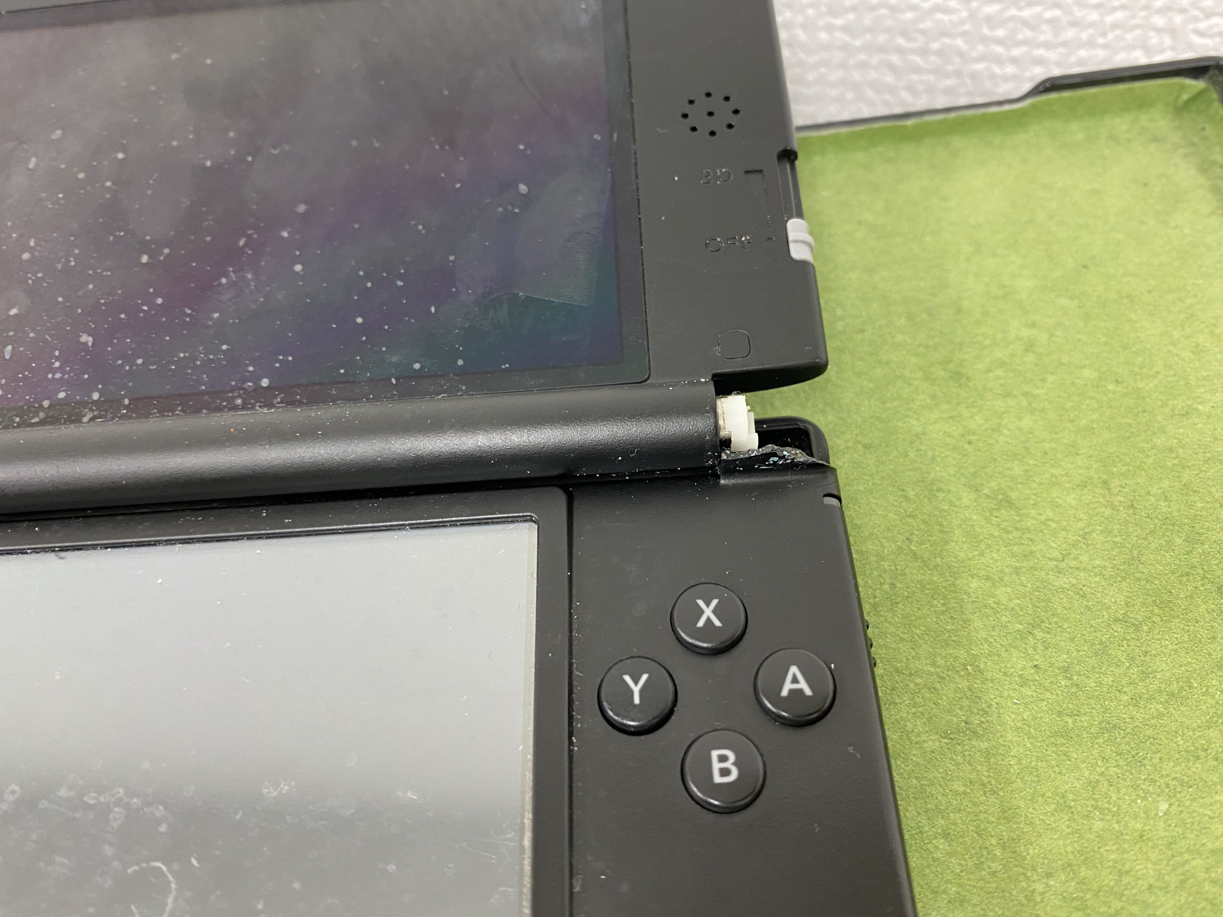 任天堂3DS LLフレーム破損！グラグラ状態。フレーム交換で直ります