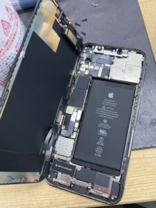 修理途中のiPhone12Pro