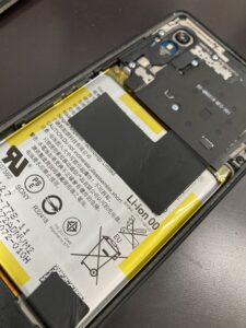 Xperia Ace Ⅲ 背面パネルを開けた内部構造