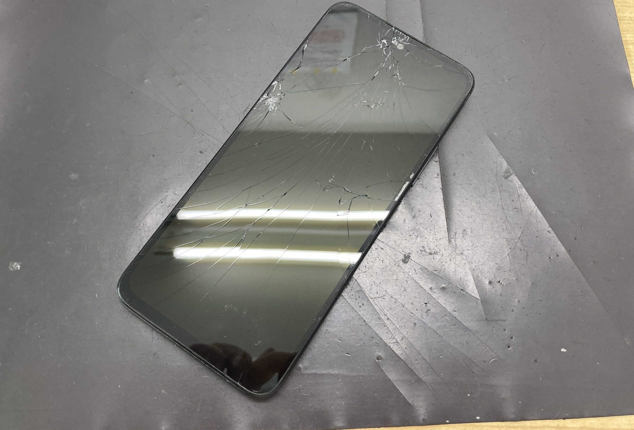 Xiaomi Redmi 12 5G】液晶が割れてしまった！！ | スマホスピタル