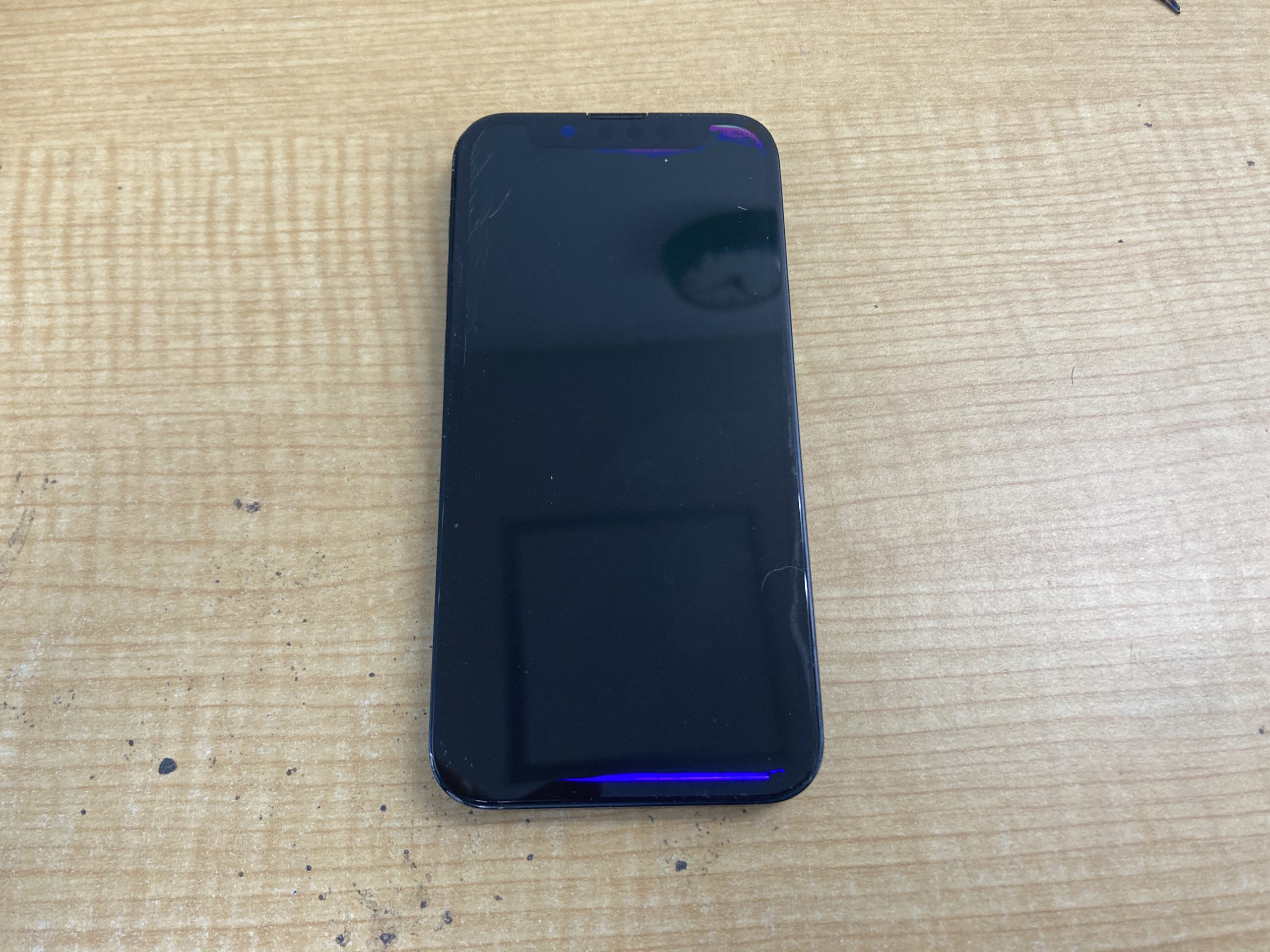iPhone 13 mini】表示不良を液晶交換で改善！- スマホスピタル秋葉原