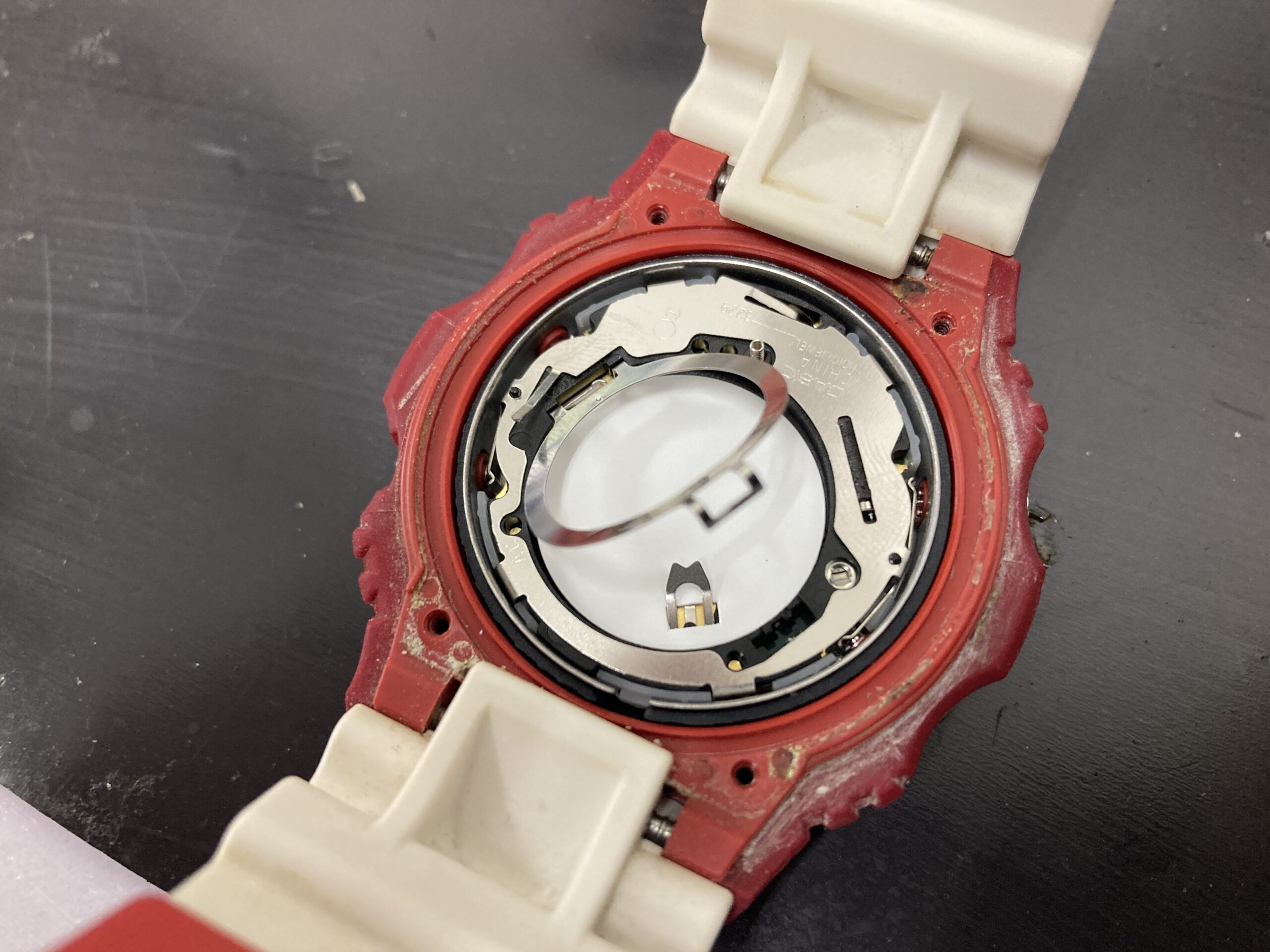 G-SHOCK GA-110NM メタリックレッド　電池切れ G-SHOCKの電池交換は必須！？表示がされなくなったら‥- スマホスピタル