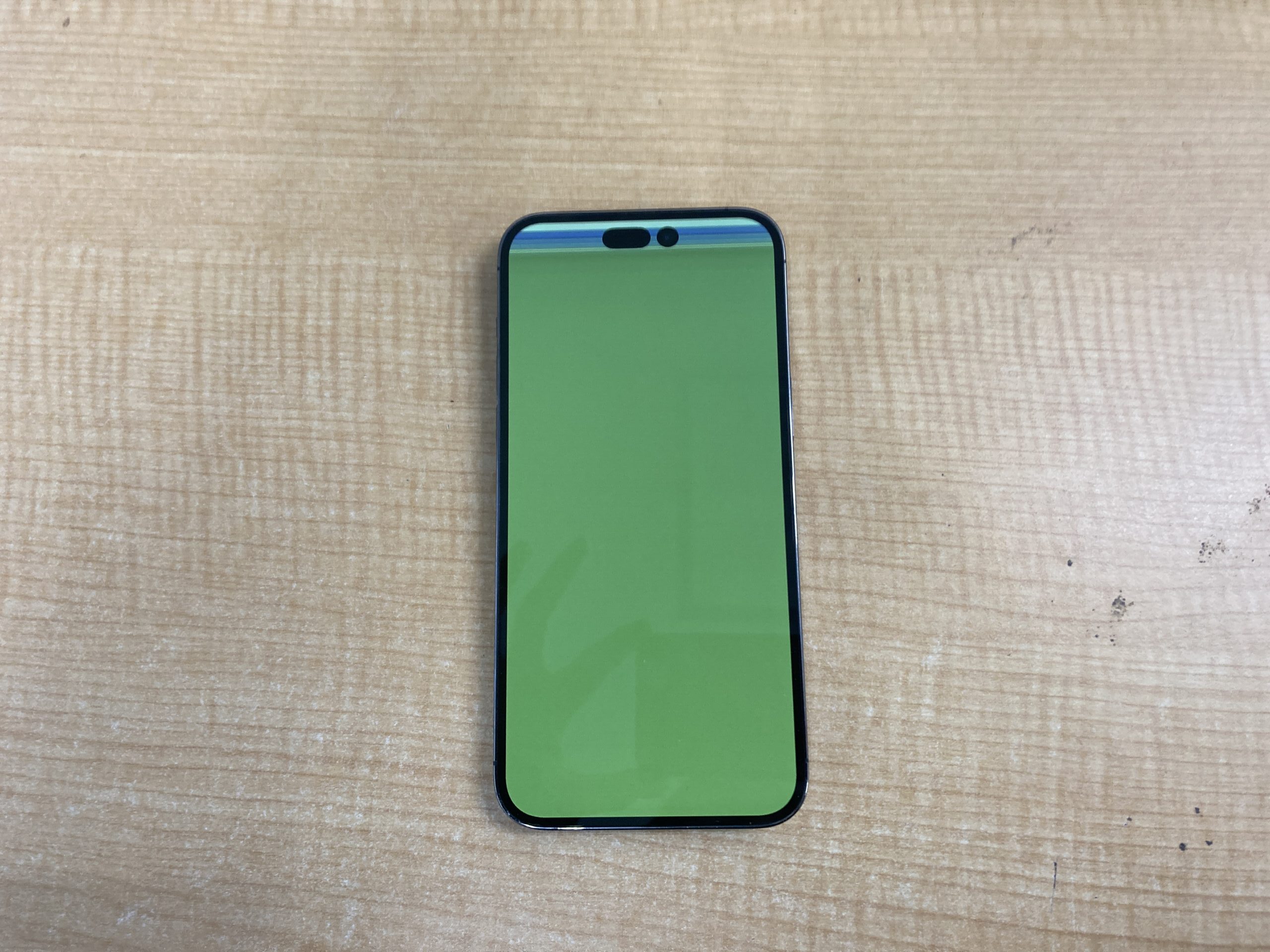 iPhone14 Pro Max ジャンク 電源入る 画面緑 iPhone14 Pro】画面が突然緑一色に！？操作不能でも画面交換で即復旧