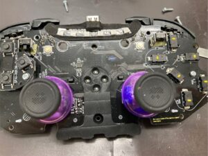 分解した内部構造と基板の様子