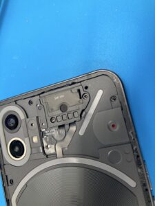 Nothing Phoneのバッテリー交換の際に分解する上部箇所の写真