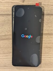 液晶交換により白い線が直り正常起動したGoogle Pixel 8