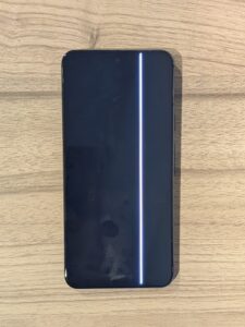 画面に白い線が入ったトラブル状態のGoogle Pixel 8