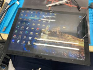バッテリー交換が完了し、画面も割れることなく無事にWindowsが起動してデータもそのままのSurface Pro 7