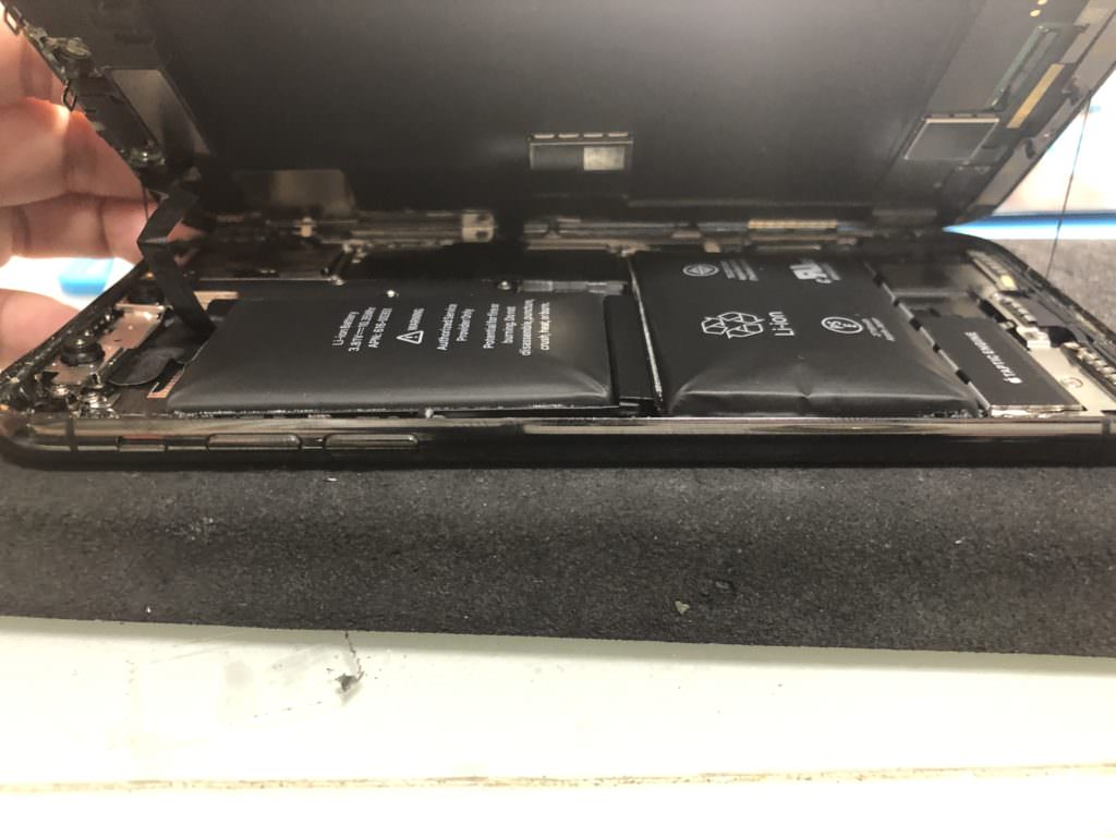 iPhone X バッテリー膨張