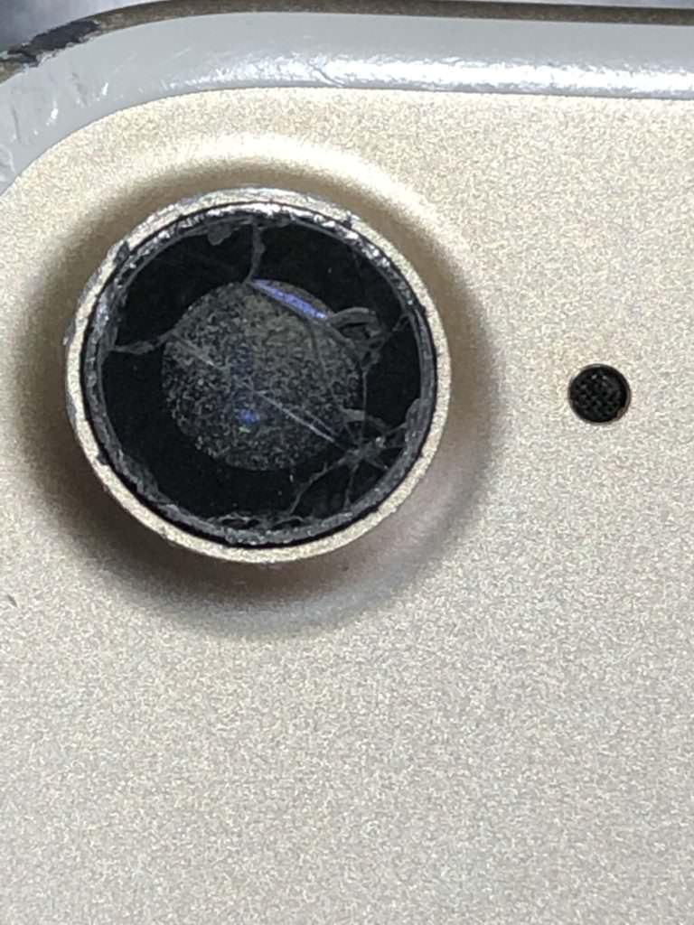 iPhone7 バックカメラレンズ割れ