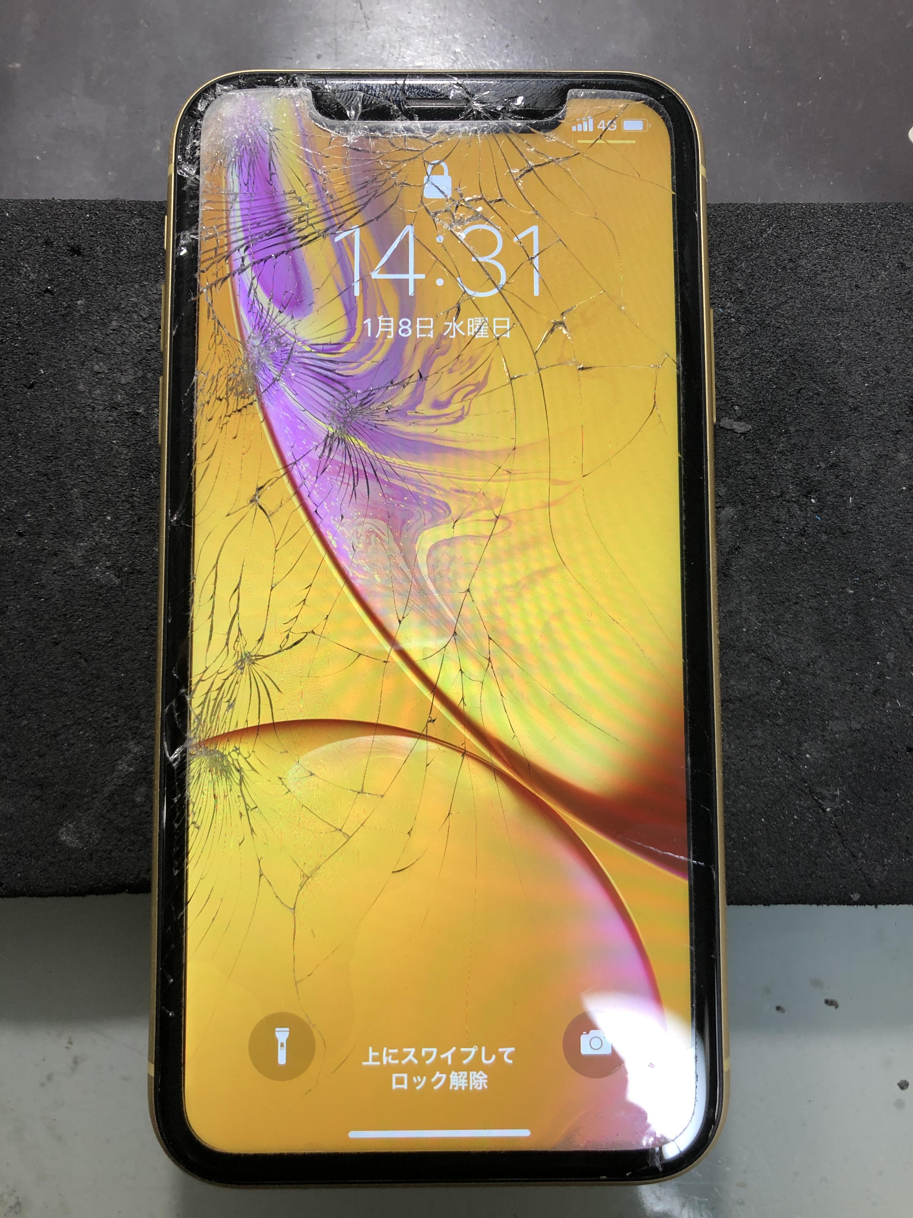 iPhoneXR 画面割れ