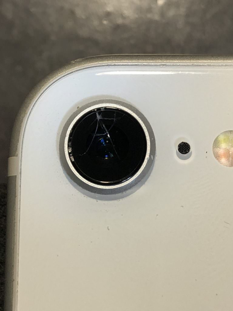 iPhone8 カメラレンズ割れ