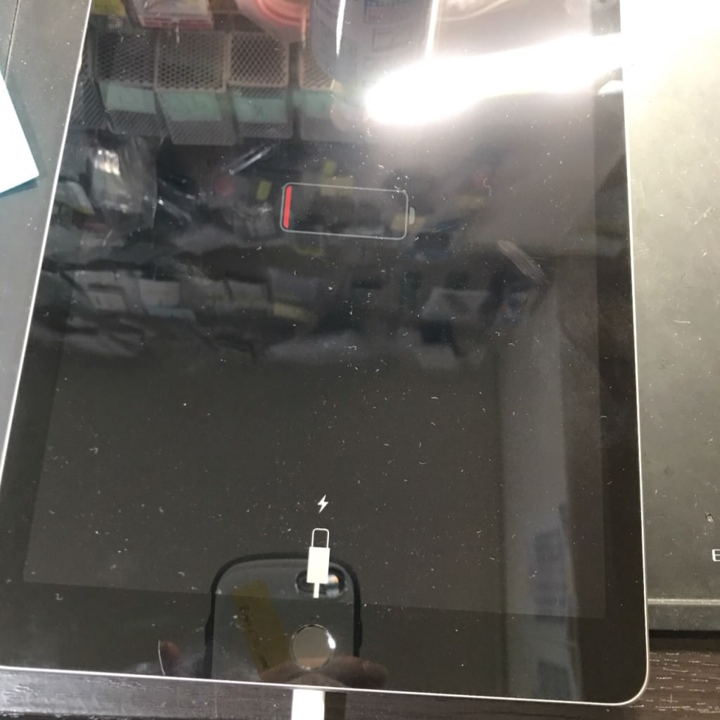 iPad 6 ドックコネクタ スマホスピタル吉祥寺 中央線吉祥寺駅 新宿 中野 高円寺 阿佐ヶ谷 荻窪 西荻窪 三鷹 武蔵境 東小金井 武蔵小金井 国分寺 国立 立川 調布 府中 練馬 杉並 世田谷 上石神井 西東京 東久留米 小平 小金井 井の頭公園 三鷹台 久我山 富士見ヶ丘 浜田山 西永福 永福町 明大前 東松原 新代田 下北沢