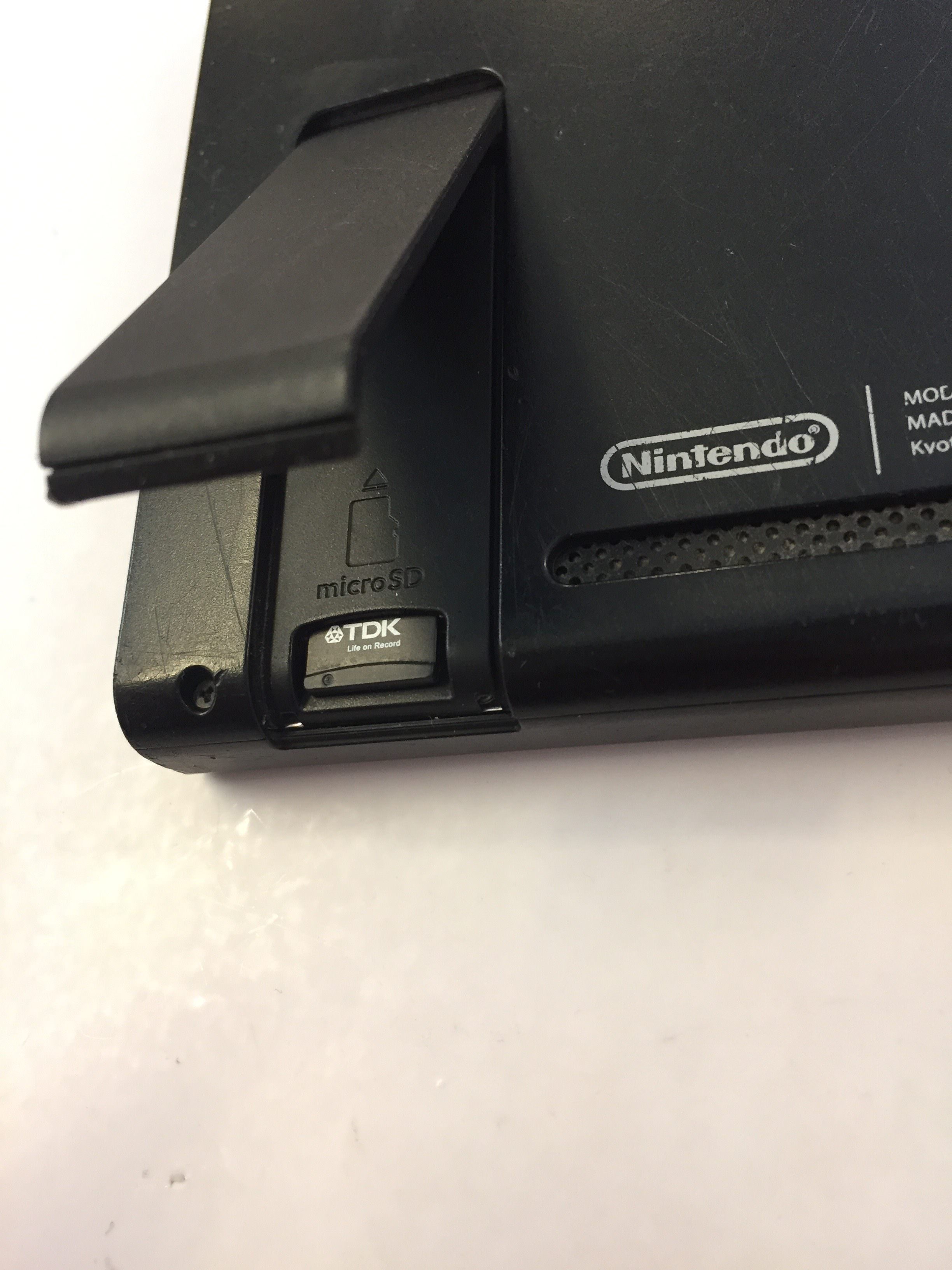 Nintendo Switch Sdカードを差し込んでも入らず戻ってきてしまう Sdカードのスロット交換で直ります スマホスピタル立川