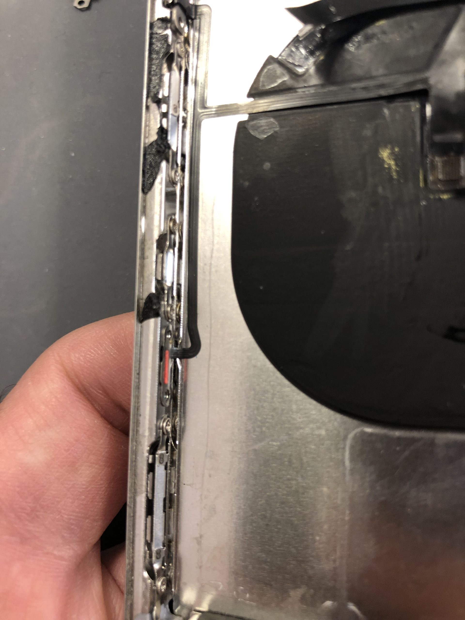 iPhone XsMax】水没が原因でボリュームボタンが効かなくなった