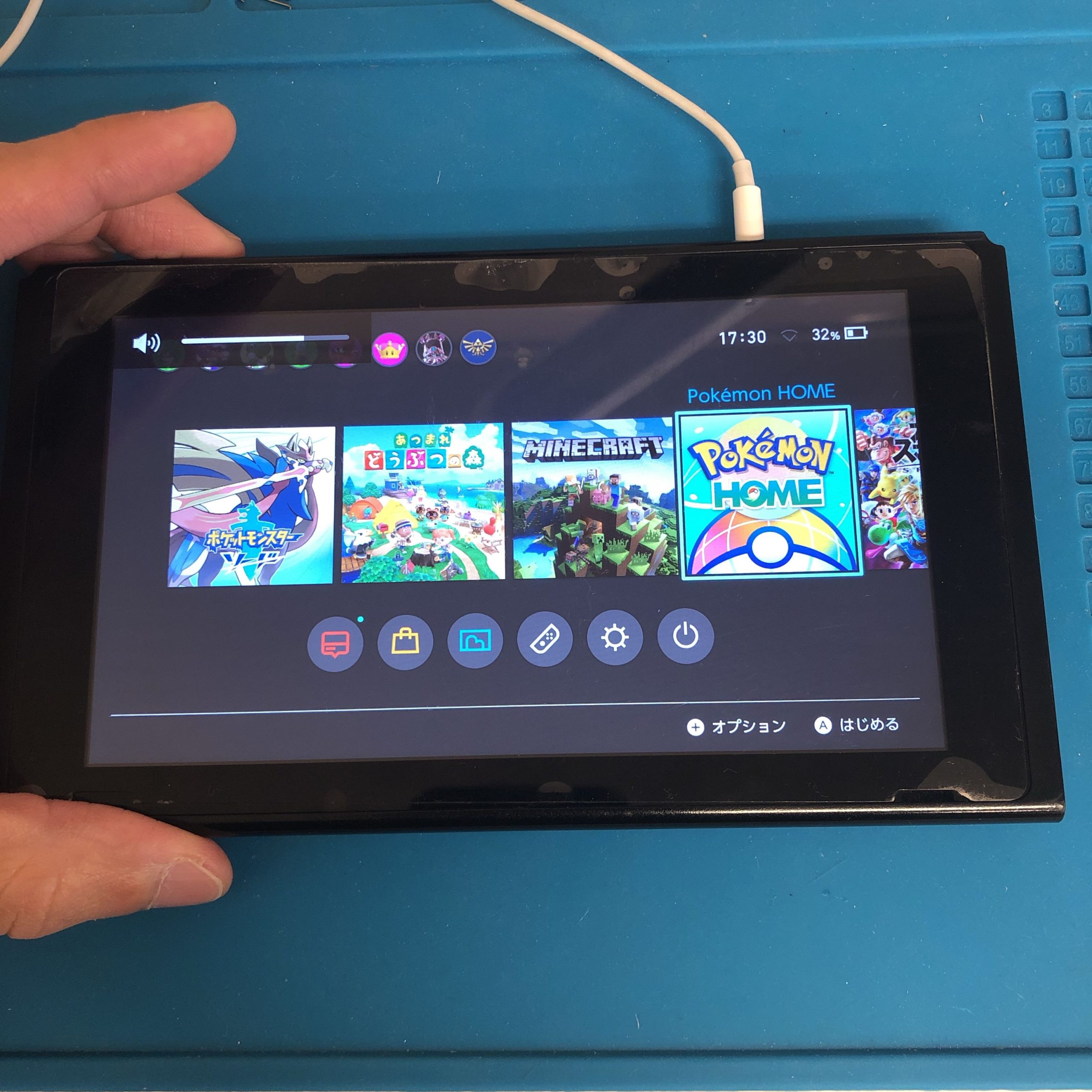 Nintendo Switch イヤホンを挿しても反応しない イヤホンジャックや充電口には注意してね スマホスピタル立川店 スマホスピタル立川