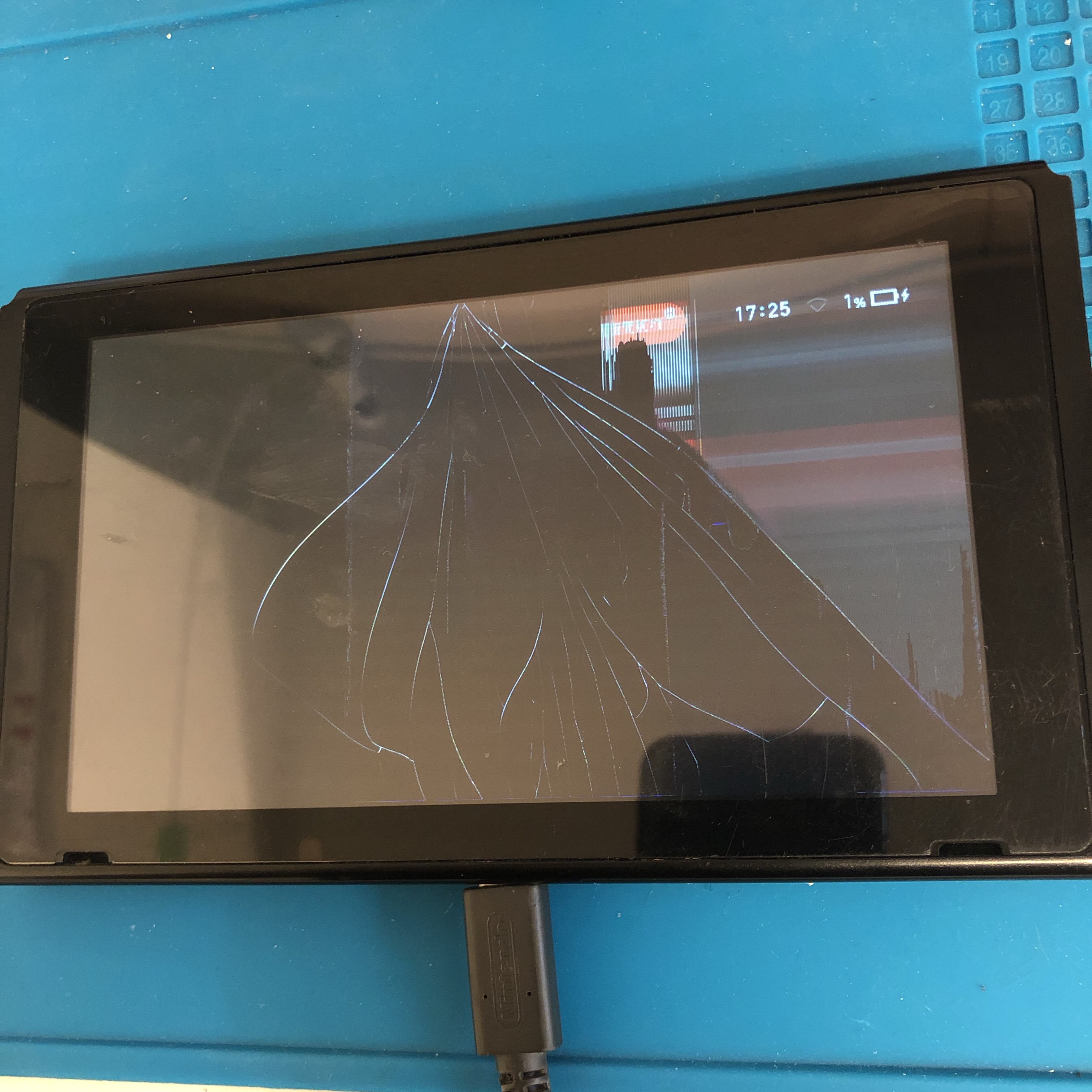 任天堂switch 落下による画面破損で真っ暗な状態になったので修理依頼 スマホスピタル立川