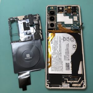 Xperia5Ⅳバッテリーコネクターを外した状態