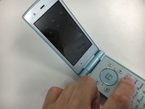 電源が入らない東芝ガラケーT008