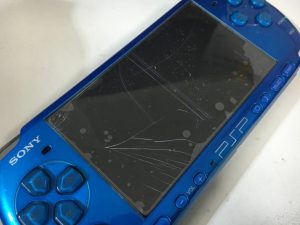 液晶が割れて何も表示されなくなったPSP-3000