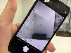 バックカメラにゴミが入って写真や動画に黒いゴミが映るiPhoneX