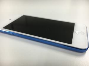 バッテリー交換して浮いた画面がすっきり本体に収まったiPod touch第6世代