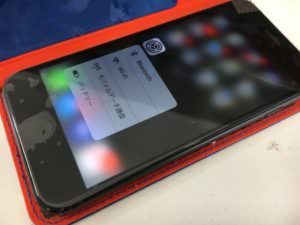 液晶画面に線が入っている黒い液漏れがあっても作業時間30分で新品同様に修理完了