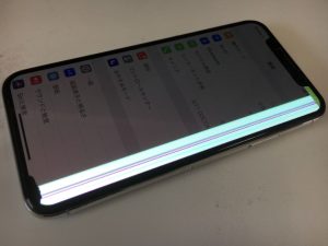 表面ガラスは割れていないのに内部に線が入ったアイホン10(テン)